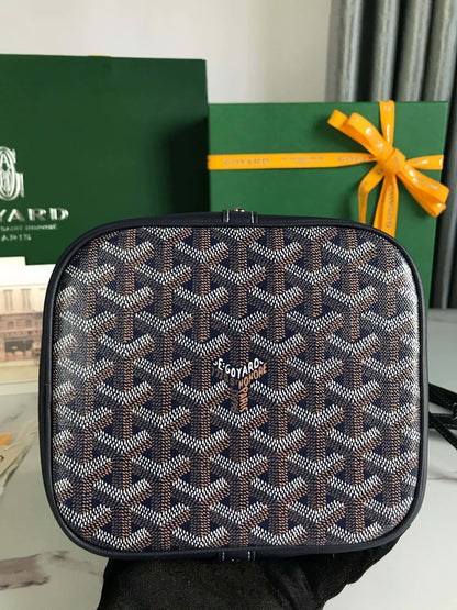 PETIT FLOT BUCKET BAG 22 IN NAVY BLUE GOYARDINE CANVAS AND LAMBSKIN TRIM