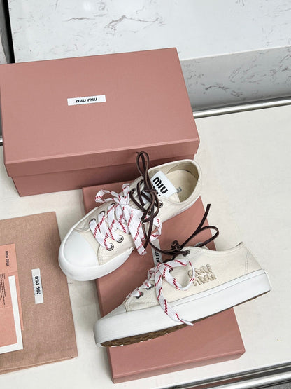 WASHED-DENIM SNEAKERS IN OFF WHITE CANVAS WITH BROWN AND STRIPED LACES
