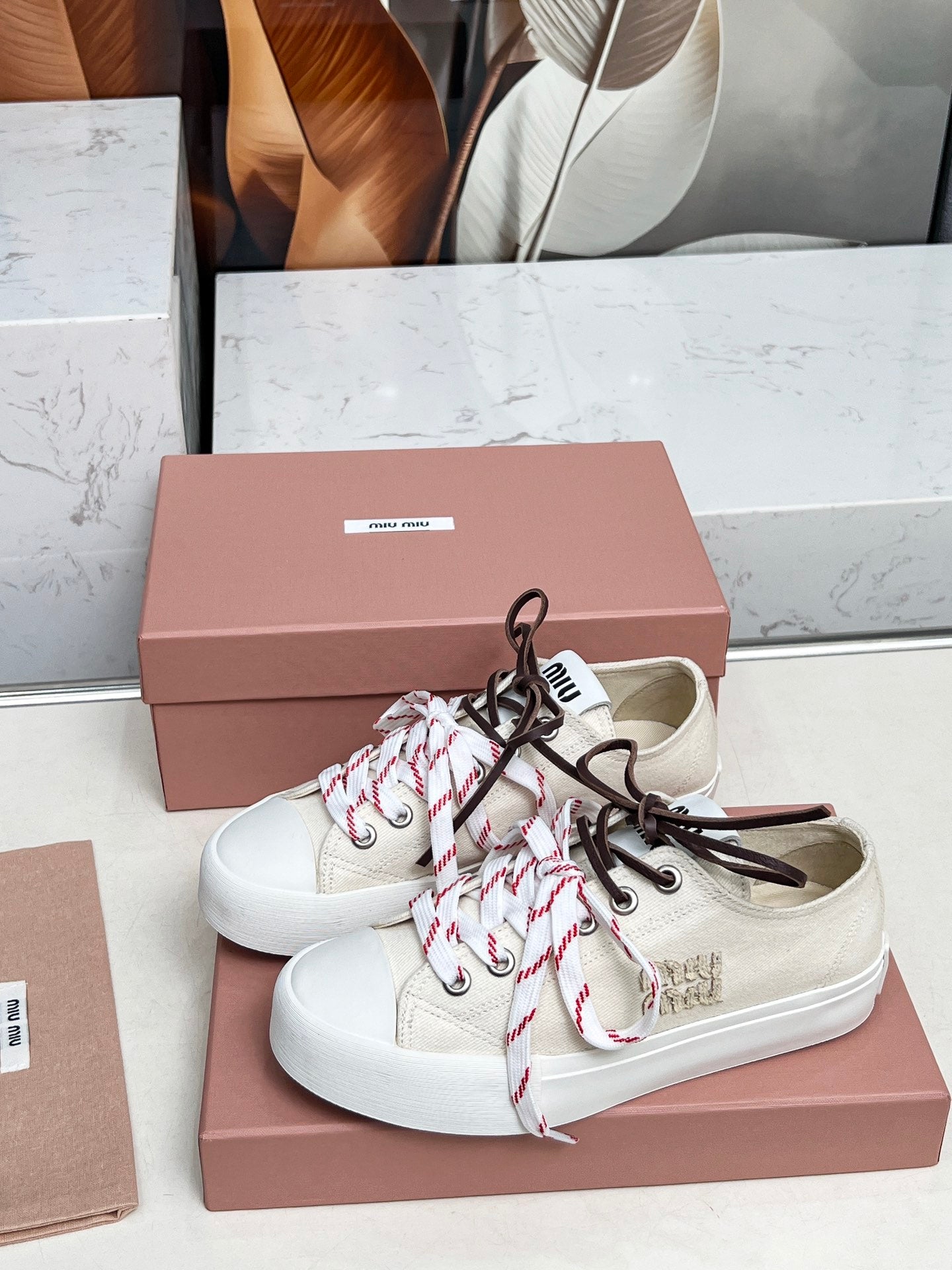 WASHED-DENIM SNEAKERS IN OFF WHITE CANVAS WITH BROWN AND STRIPED LACES