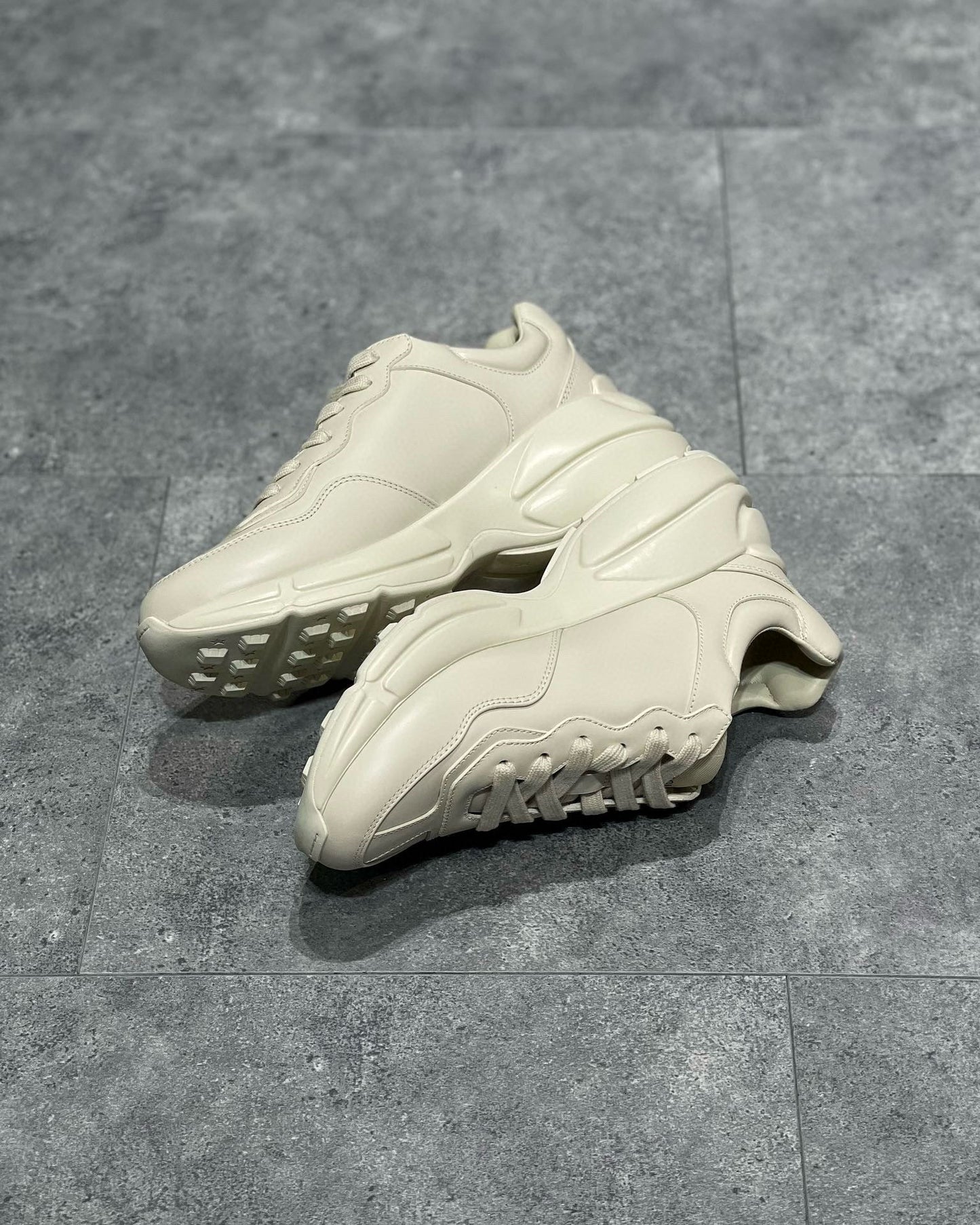 GUC Sneakers