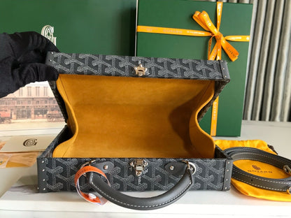 GOY Grand H√¥tel 24.5x7.5x17cm
