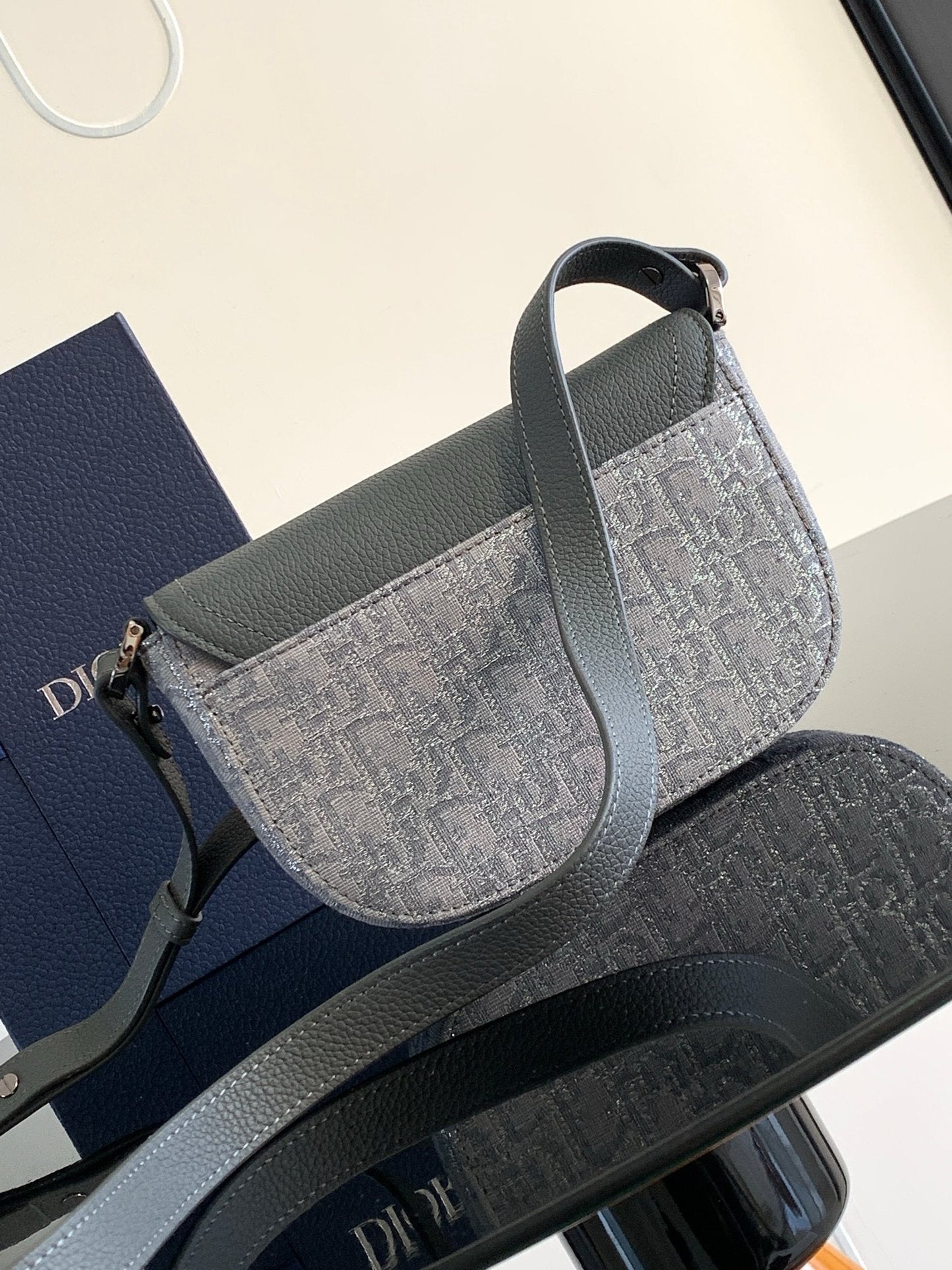 DIO Oblique Messenger Bag