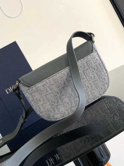 DIO Oblique Messenger Bag