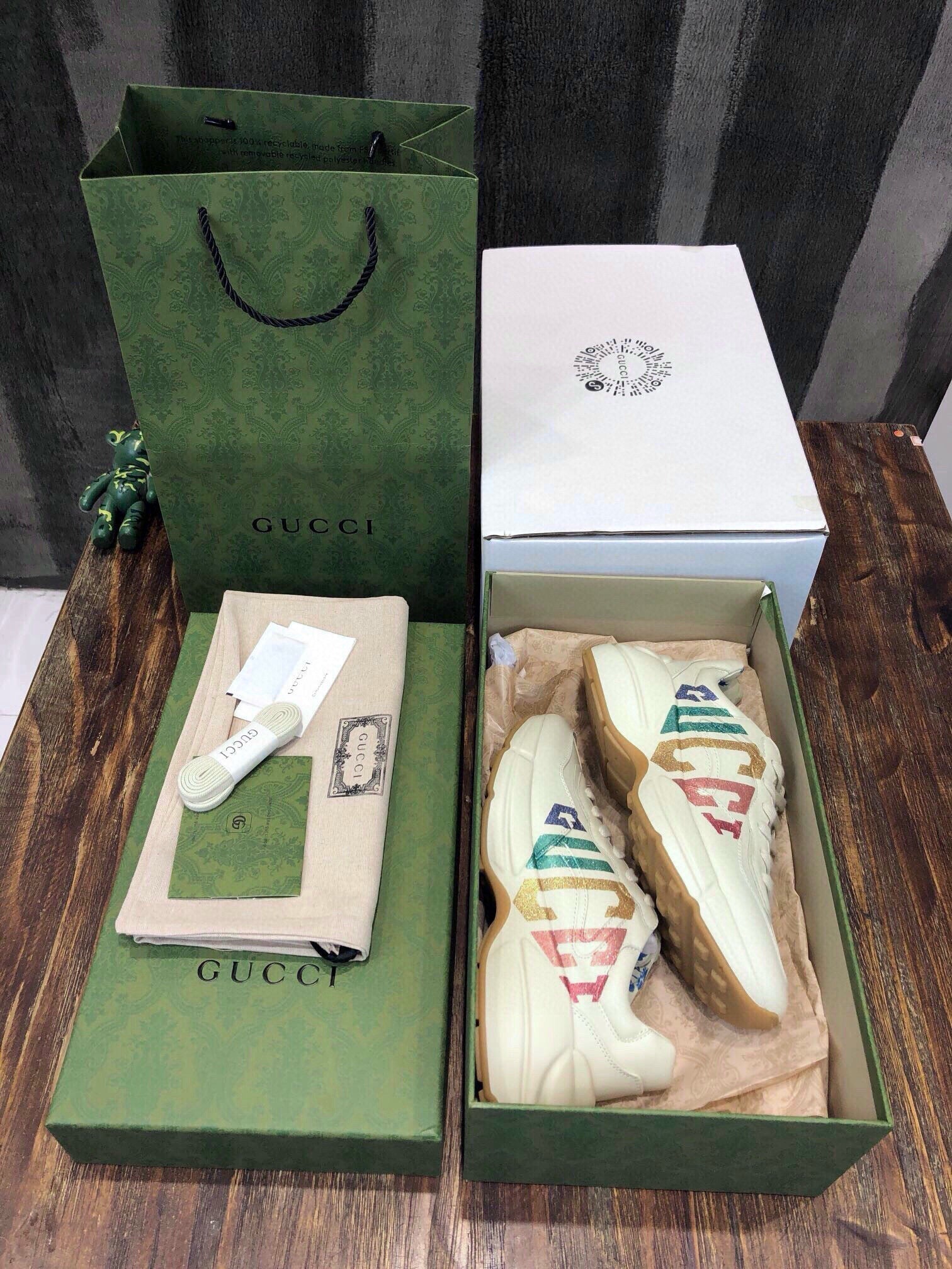 GUC Sneakers