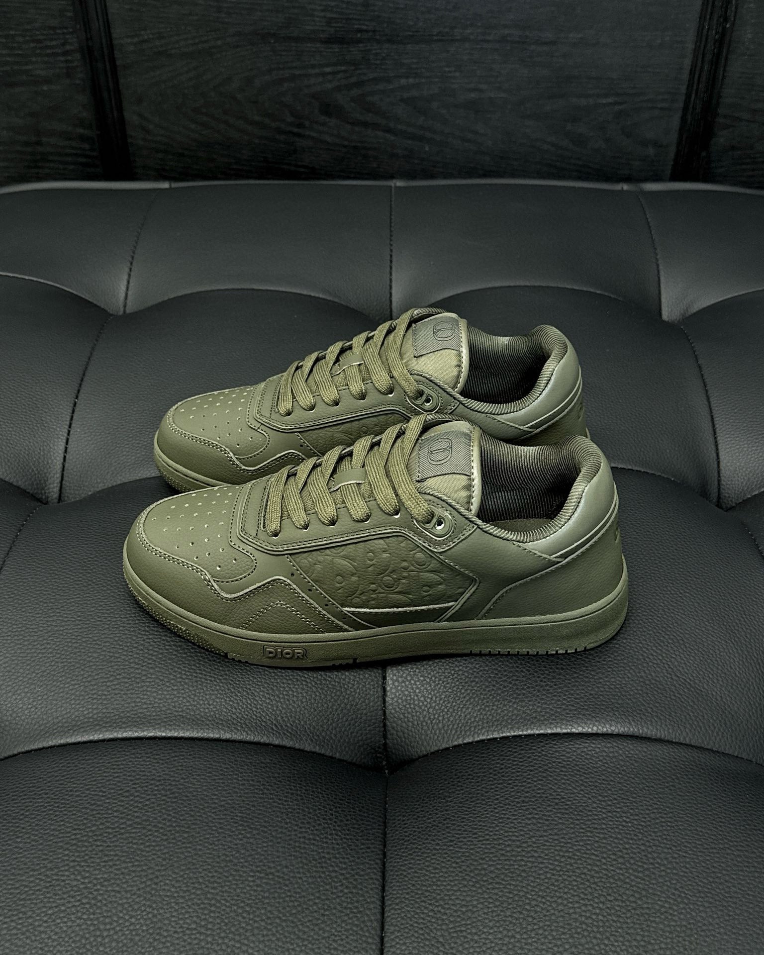 CD Sneakers