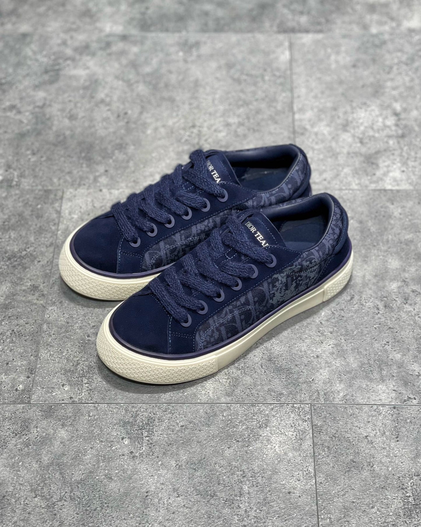 DIO Sneakers