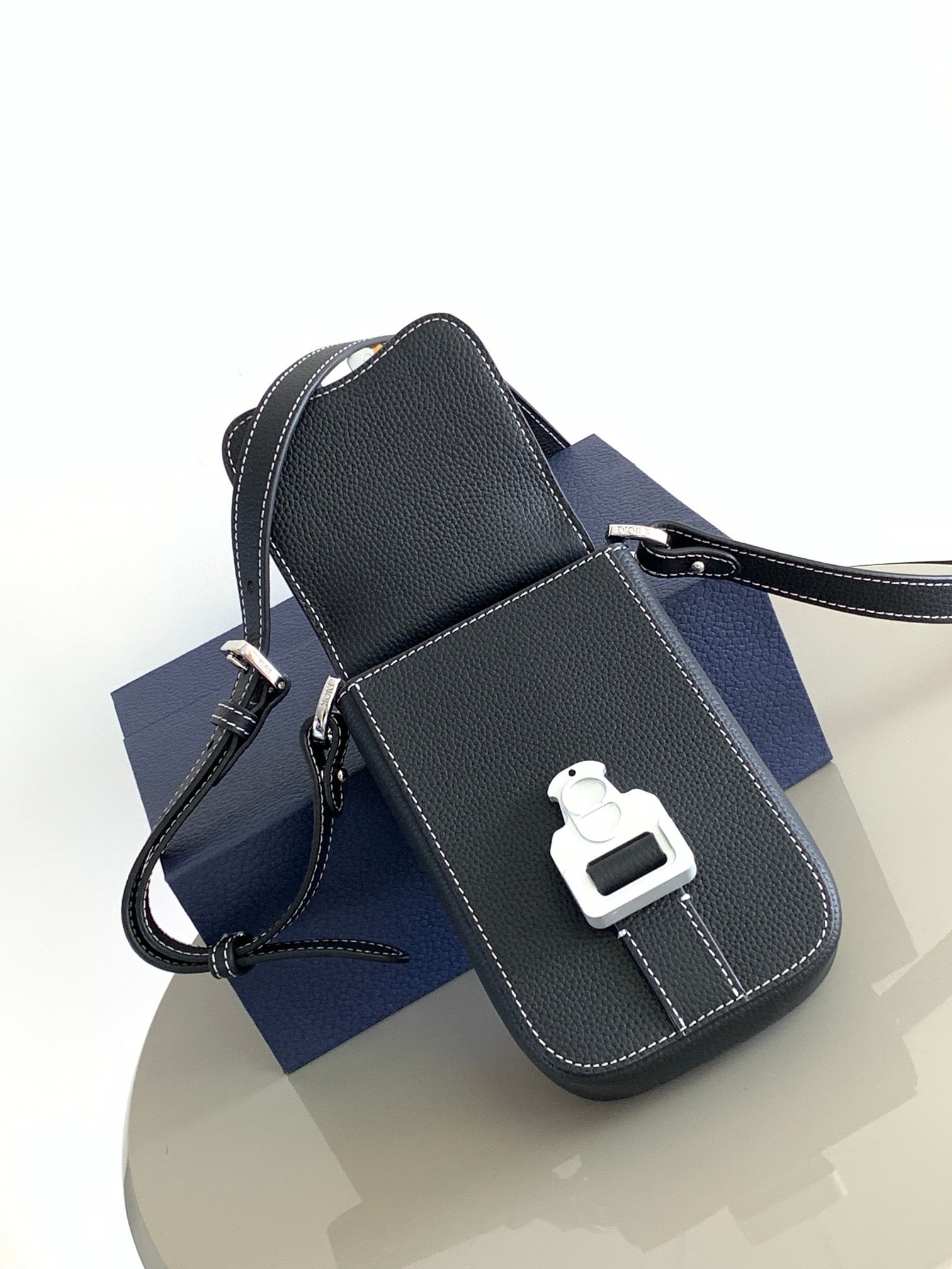 DIO Sling Bag