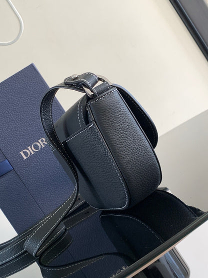 DIO Messenger Bag