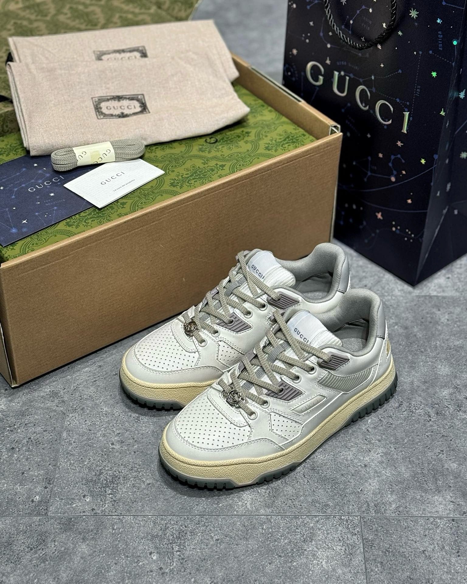 GUC Sneakers