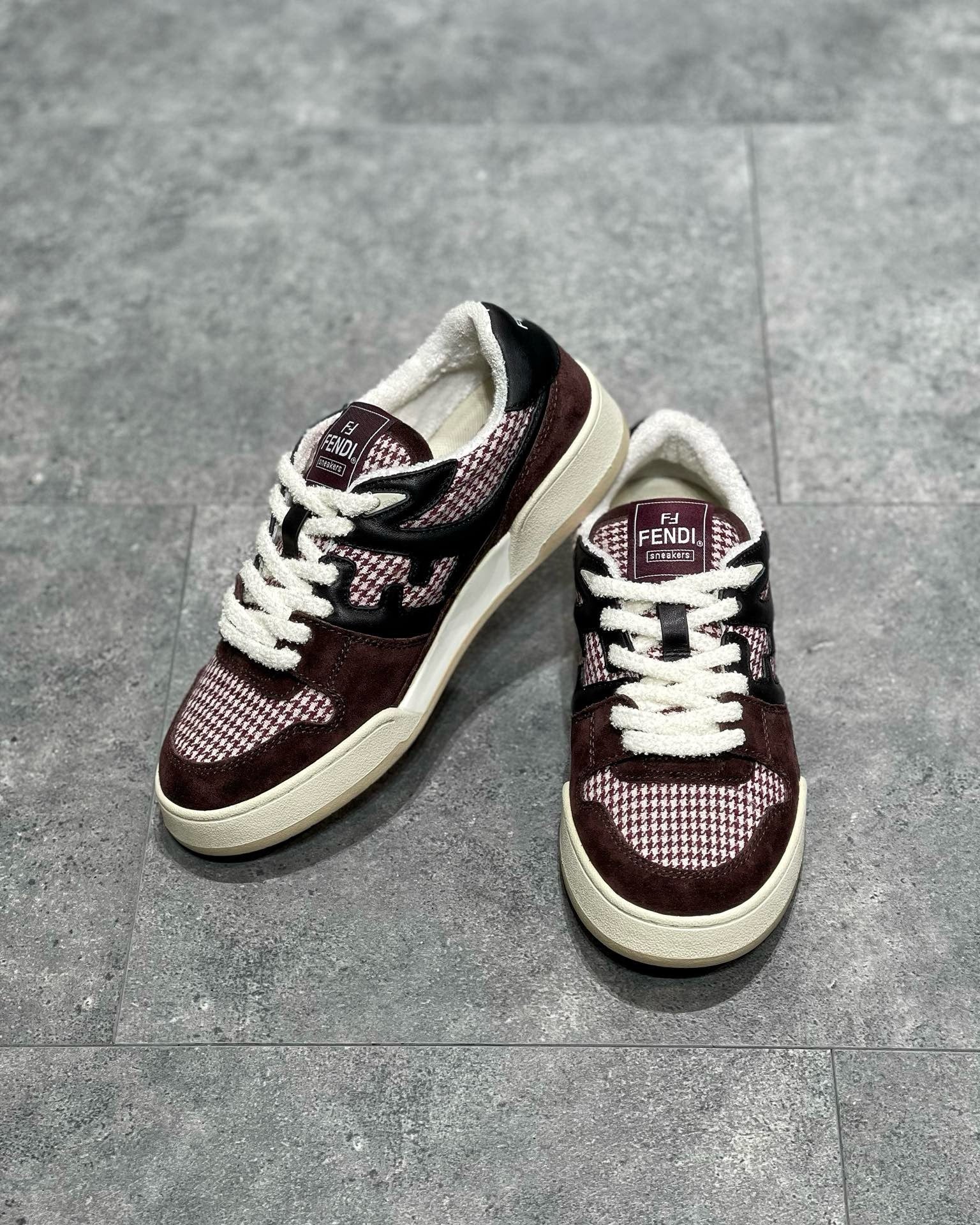 FEN Sneakers