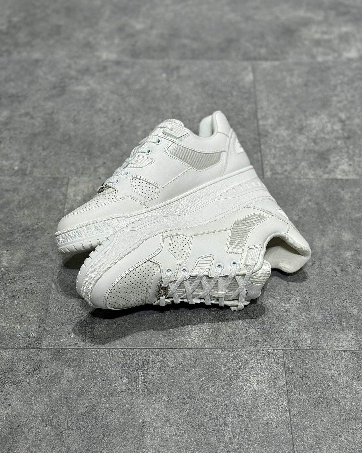 GUC Sneakers