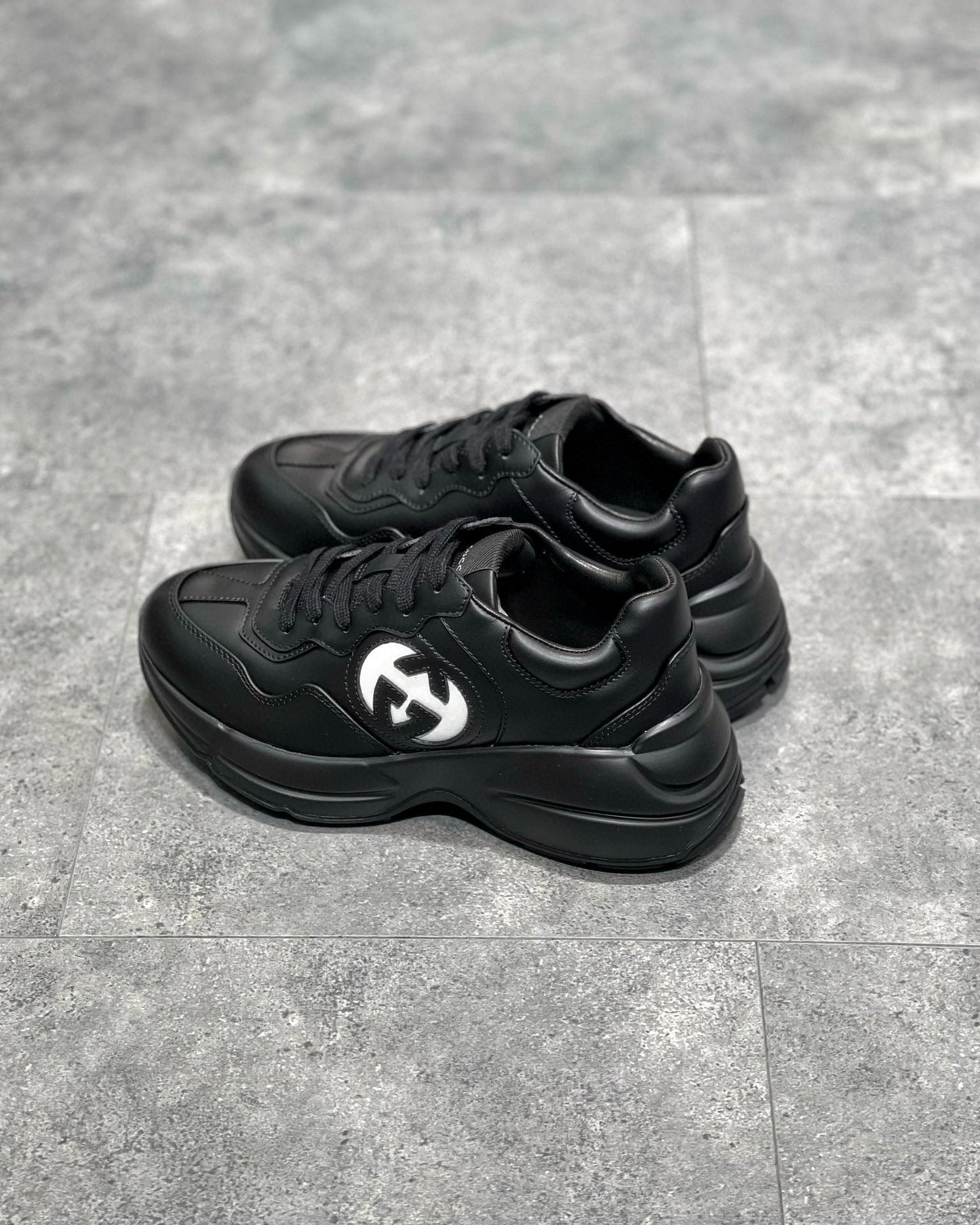 GUC Sneakers