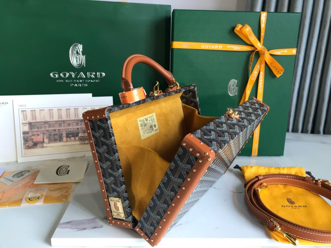 GOY Grand H√¥tel 24.5x7.5x17cm