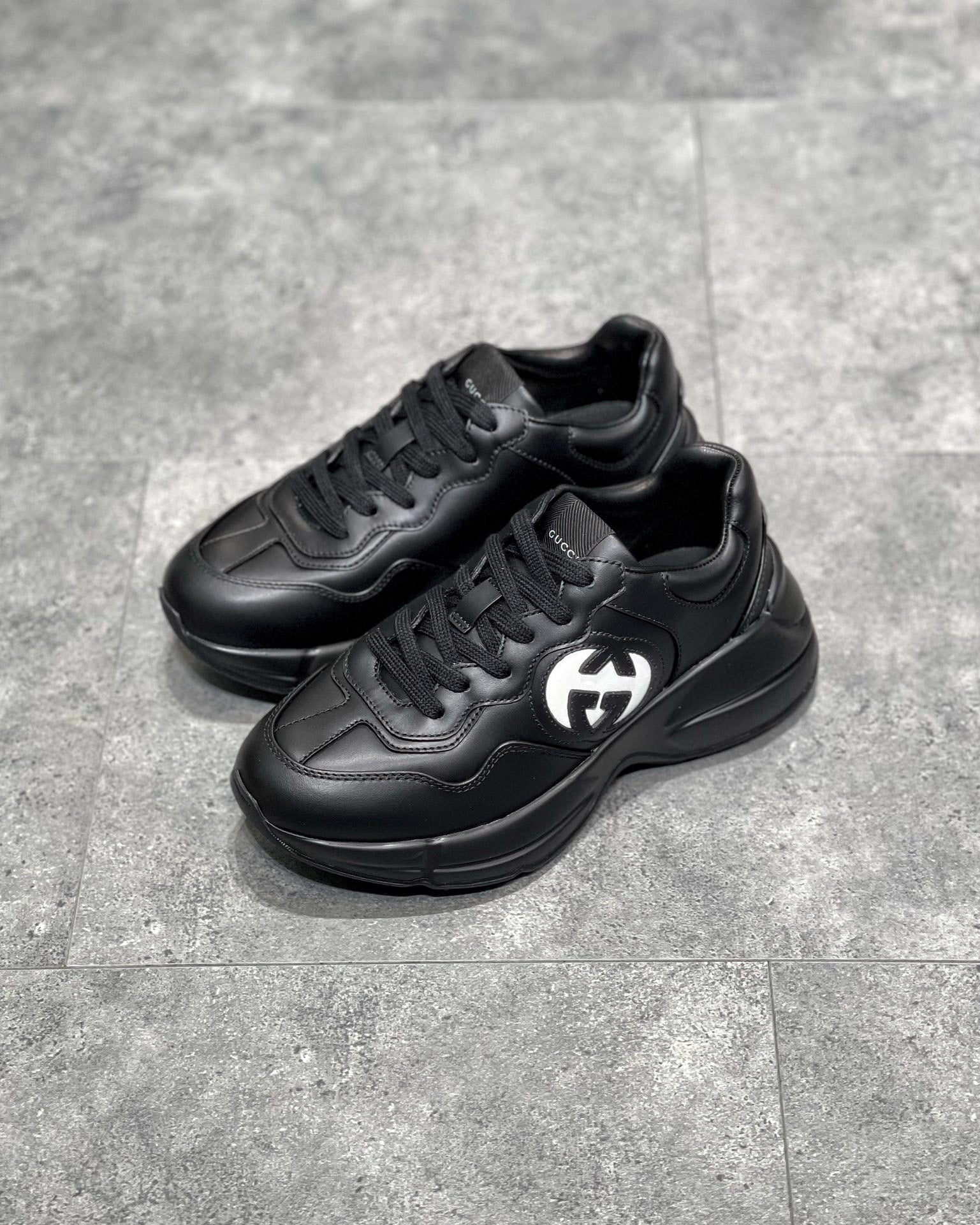 GUC Sneakers
