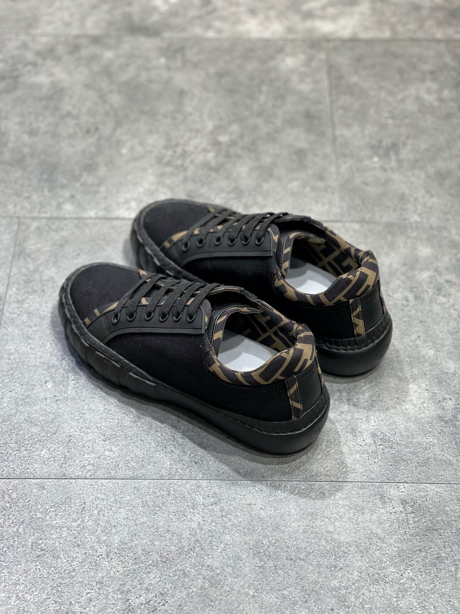 FEN Sneakers