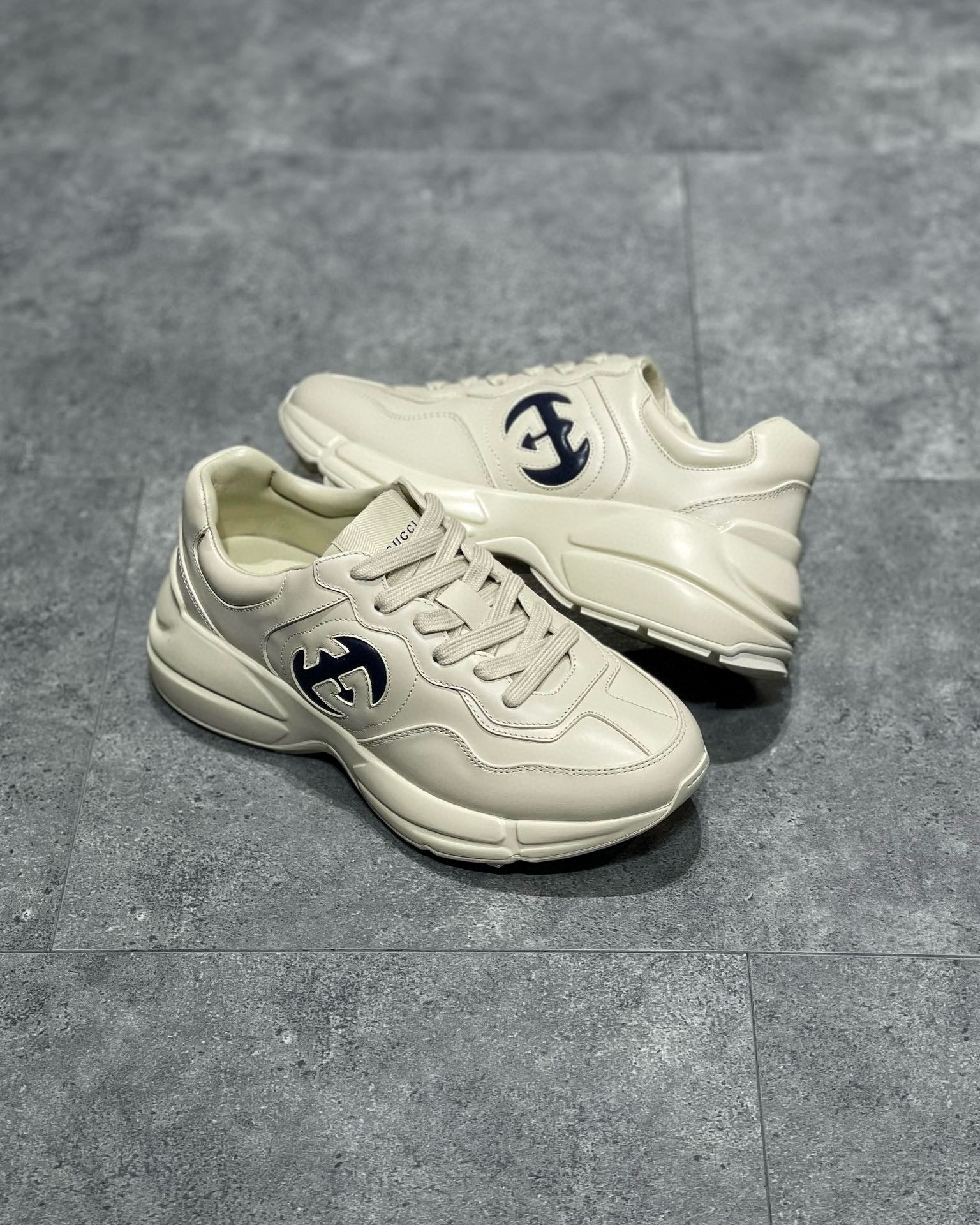 GUC Sneakers