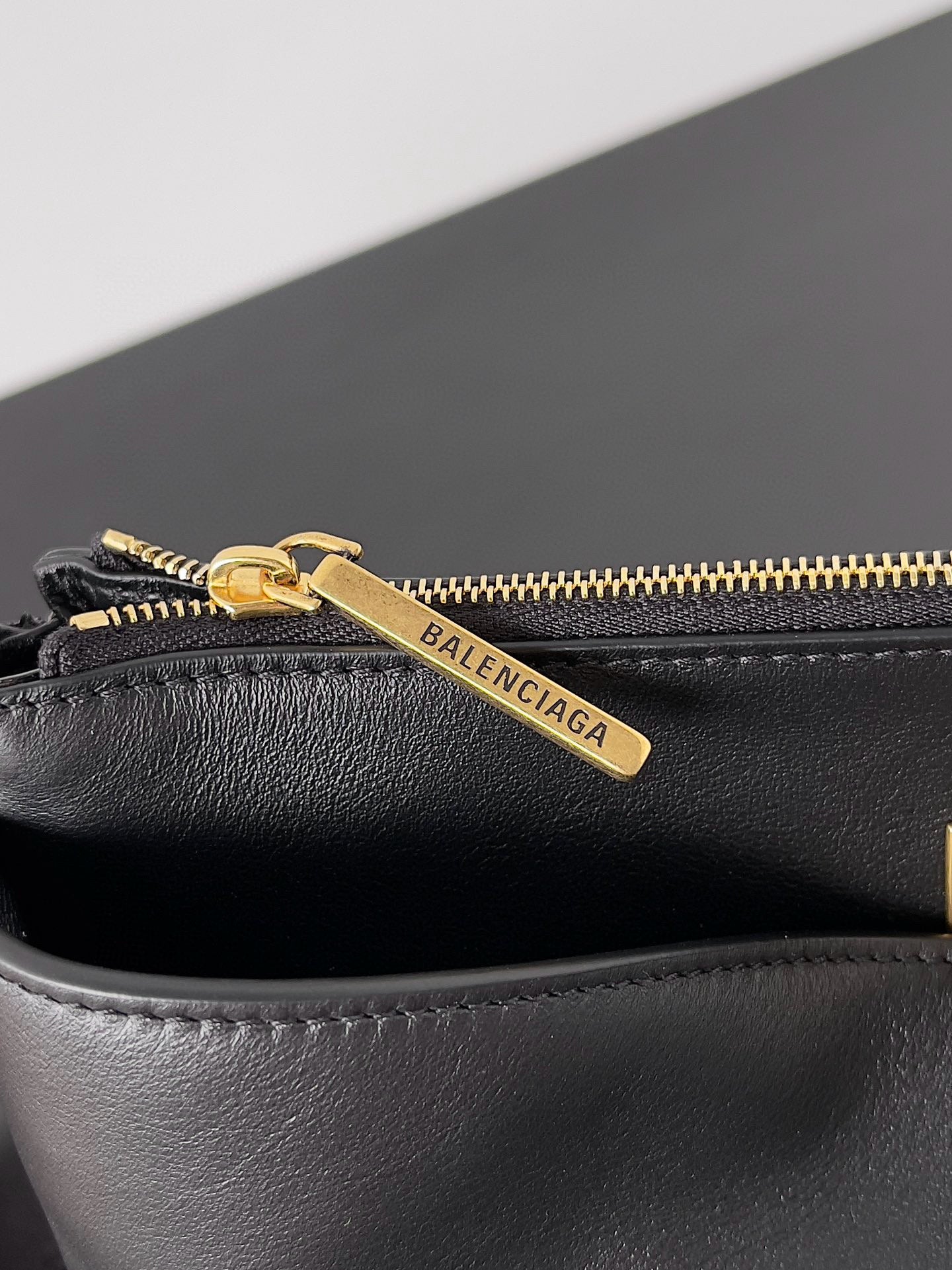 RODEO 22 IN BLACK CALFSKIN GOLD HARDWARE
