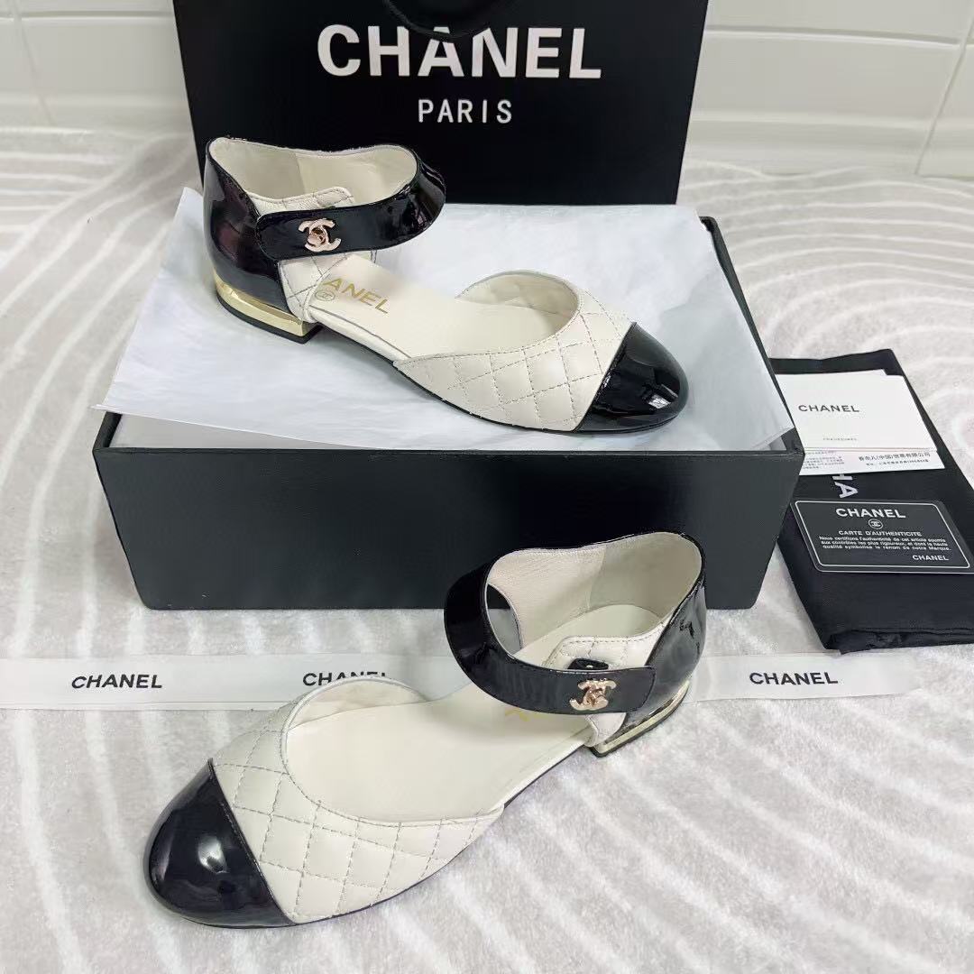 CC FLAT SANDAL IN WHITE MIX BLACK CALFSKIN