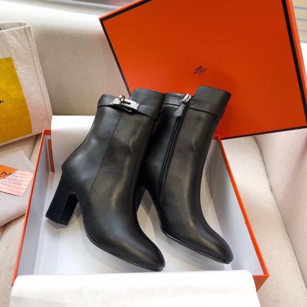 HERM Noir Joueuse Ankle Boots