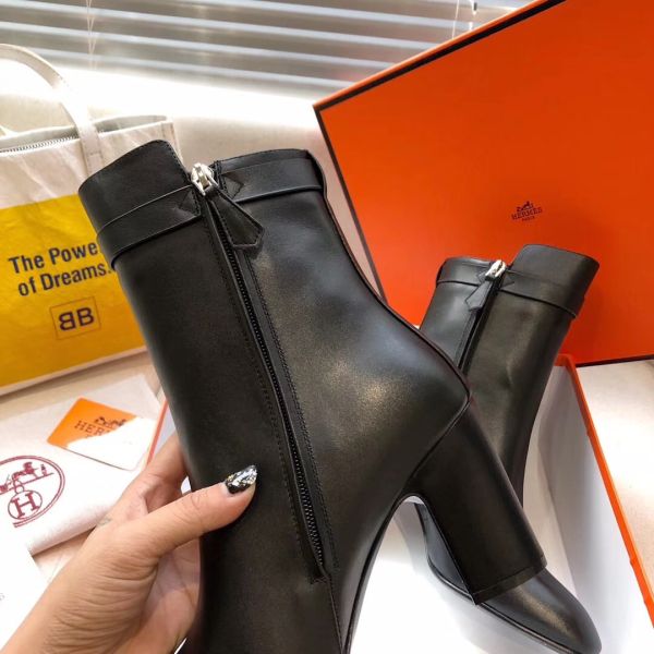 HERM Noir Joueuse Ankle Boots