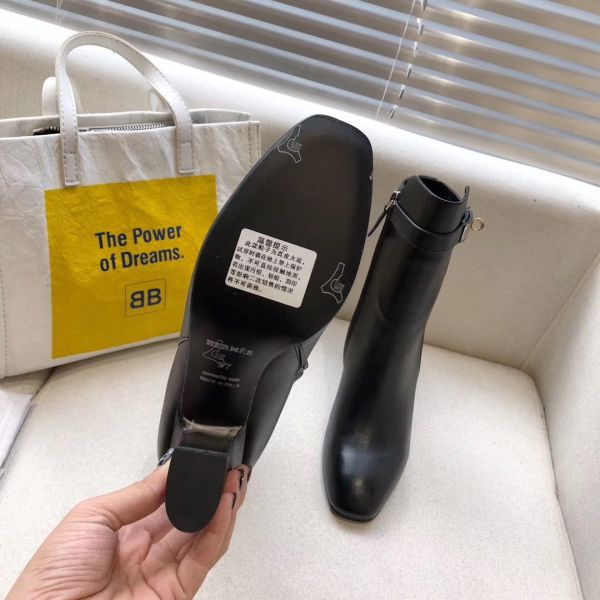 HERM Noir Joueuse Ankle Boots