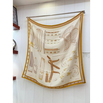 HERM Naturel Lettres Equestres Shawl 140