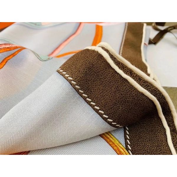 HERM Beige Projets Carres Shawl 140