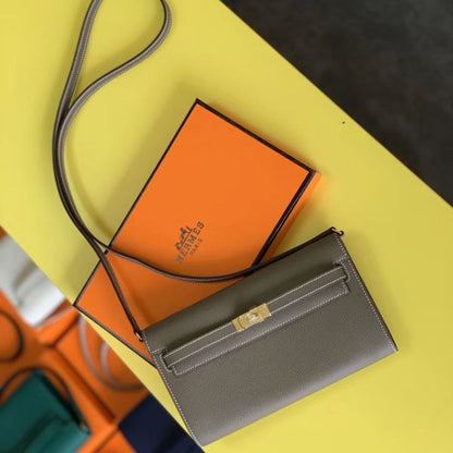 HERM Kelly Classique To Go Wallet In Taupe Epsom Calfskin