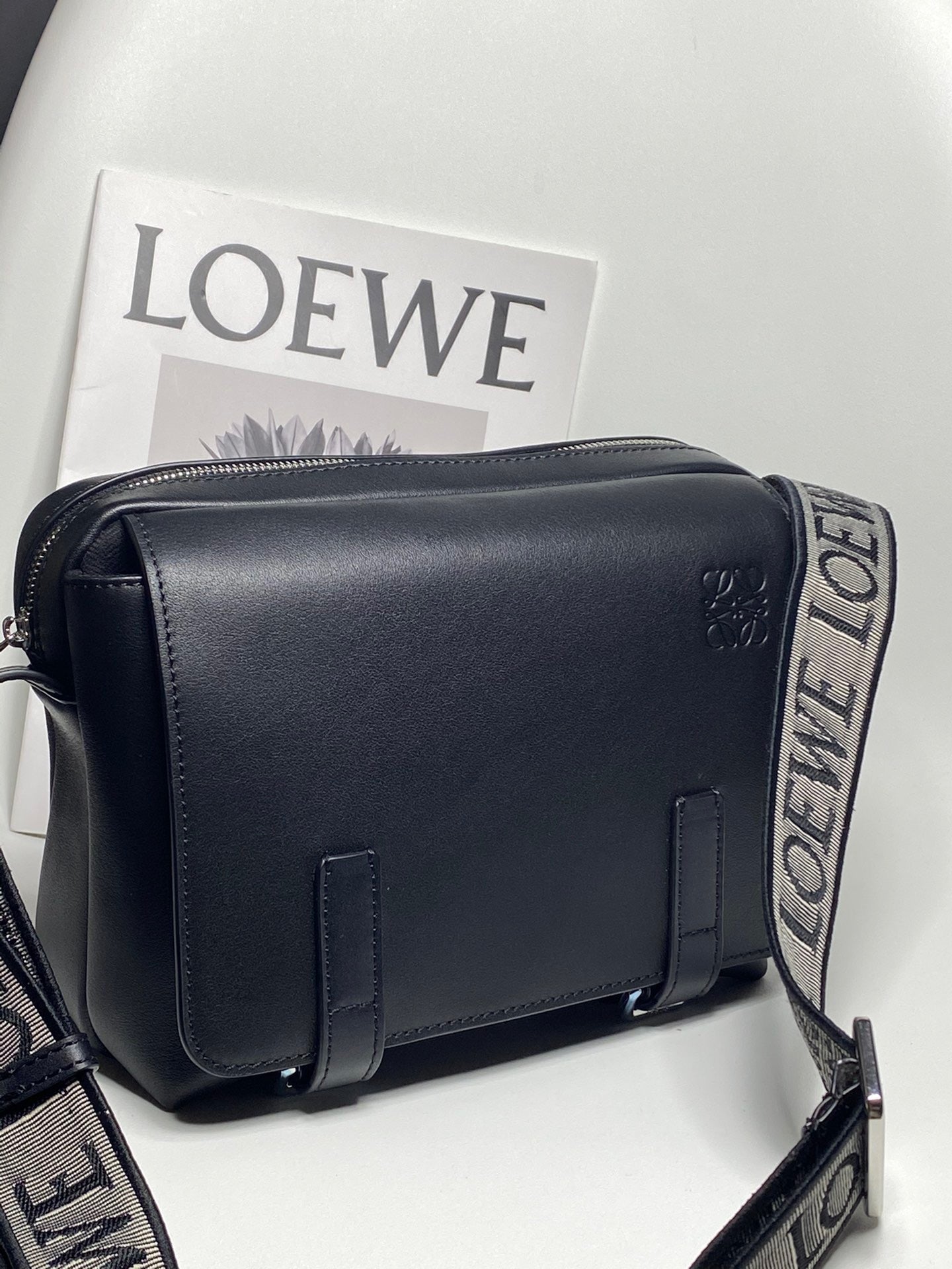 LO Messenger Bag