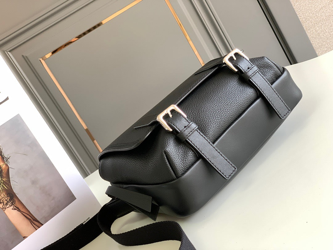 LO Messenger Bag