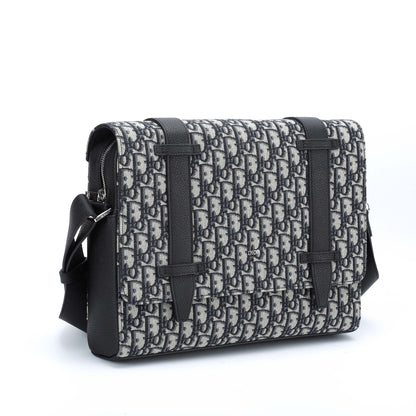 DIO Oblique Messenger Bag