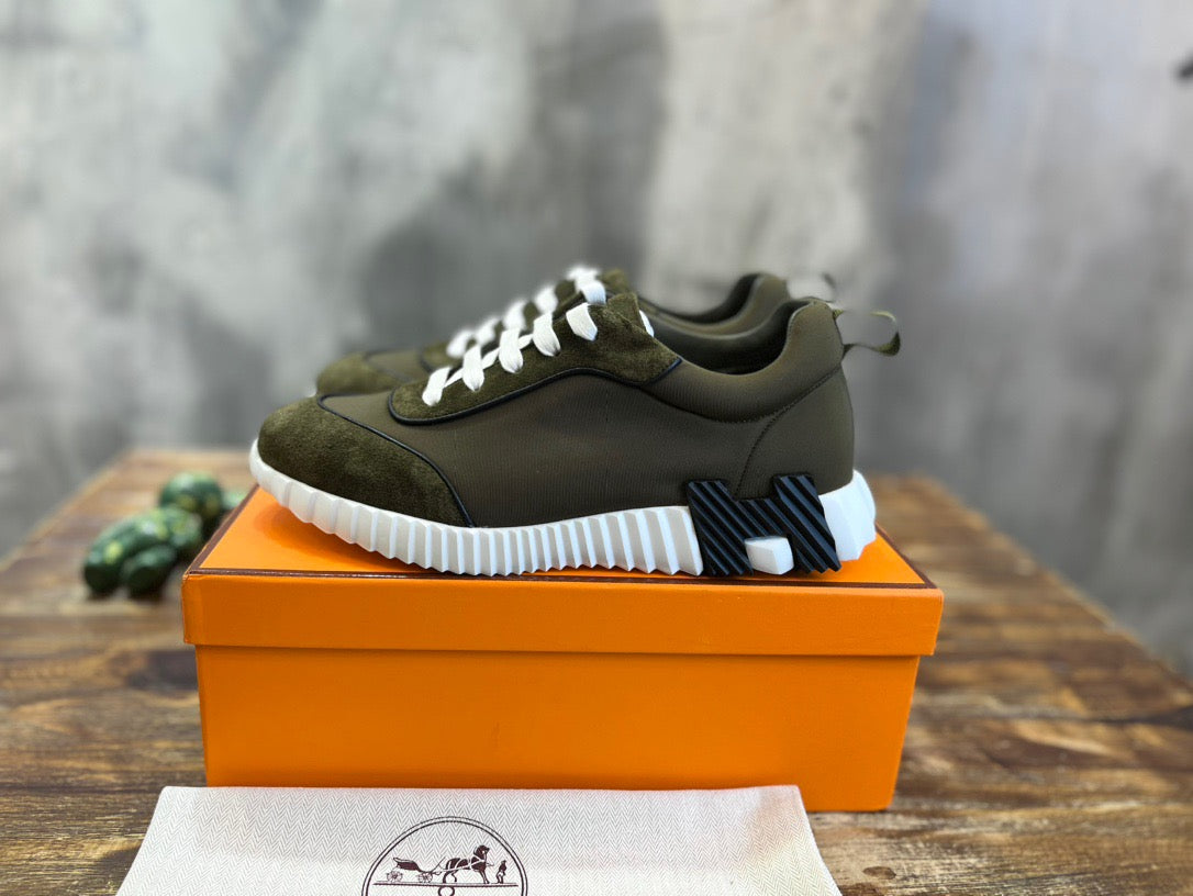 HERM Sneakers