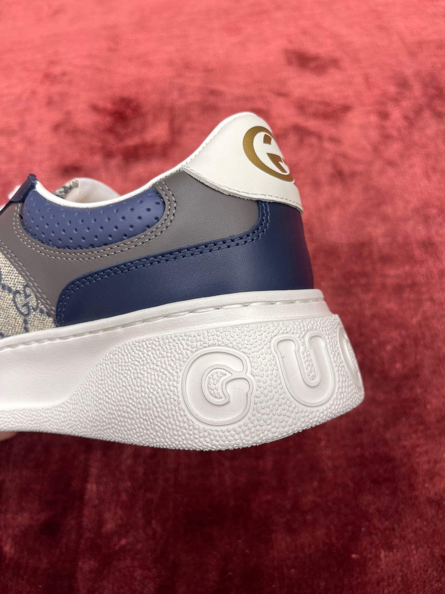 Sneakers & Shoes