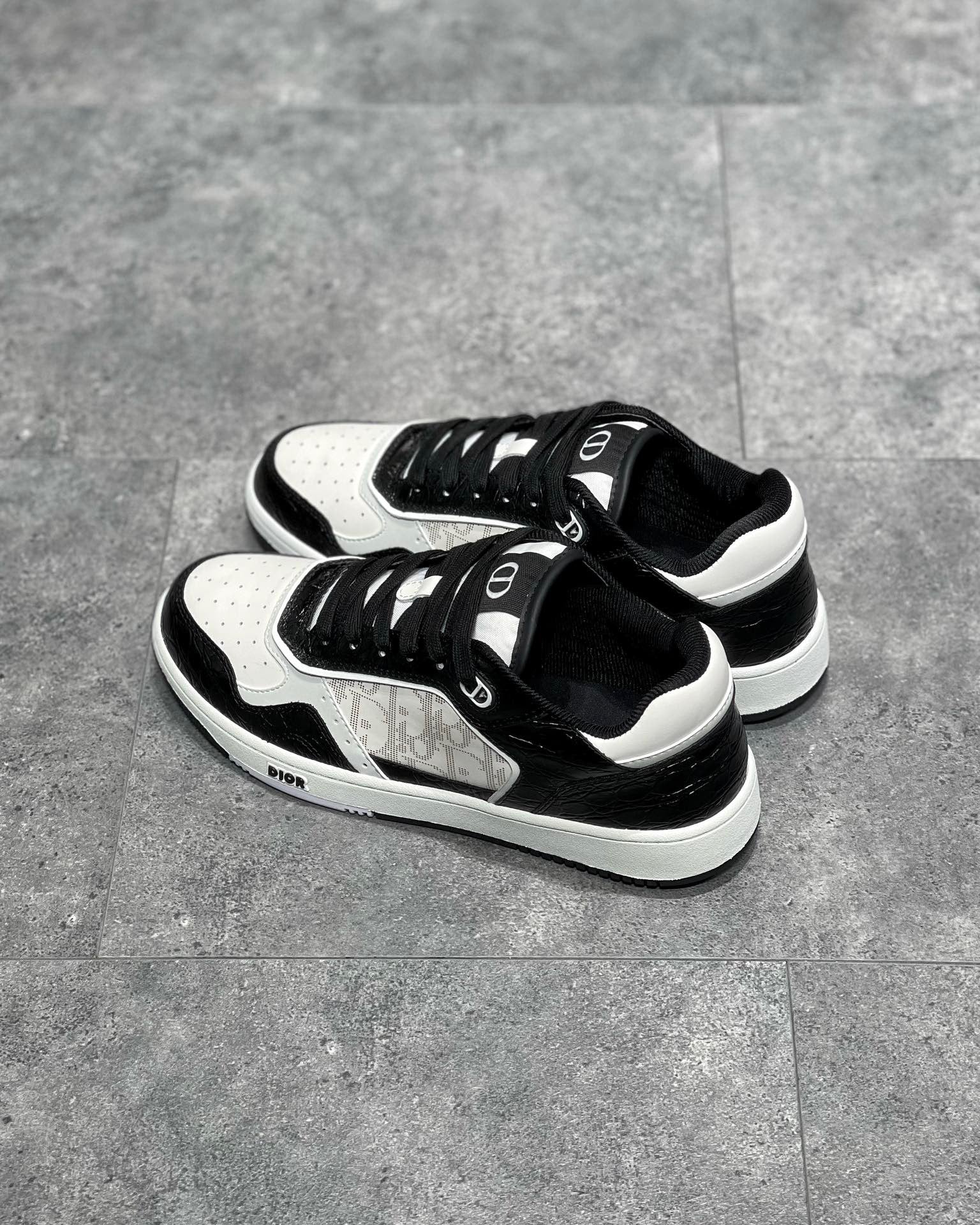 DIO Sneakers