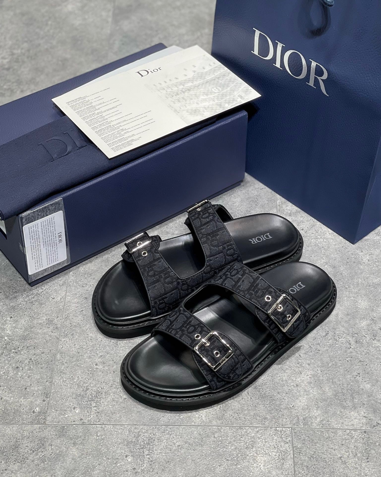 DIO Sandal