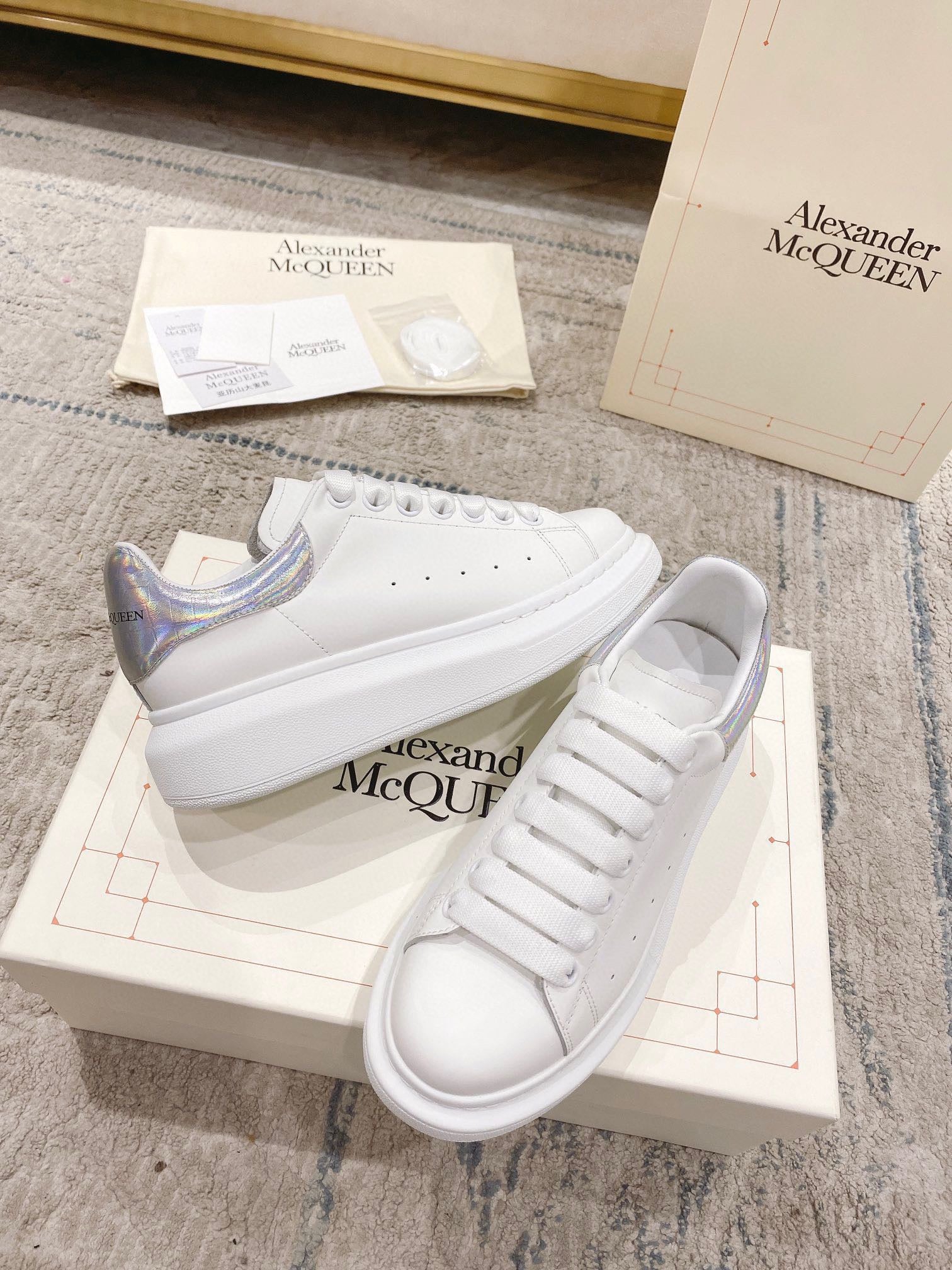 Sneakers & Shoes