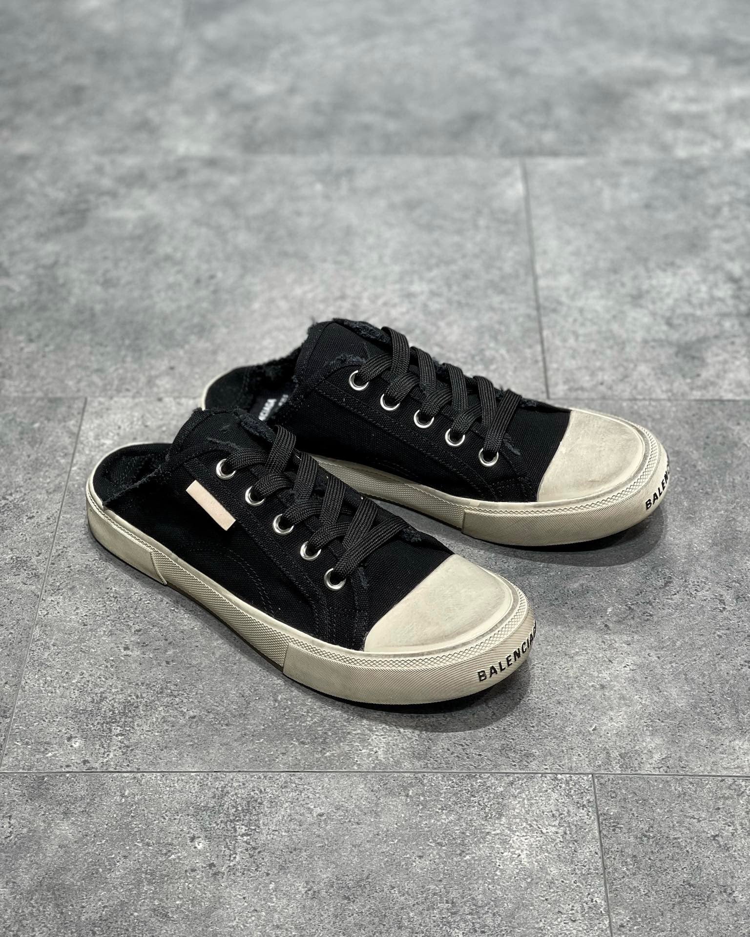 BLCG Sneakers