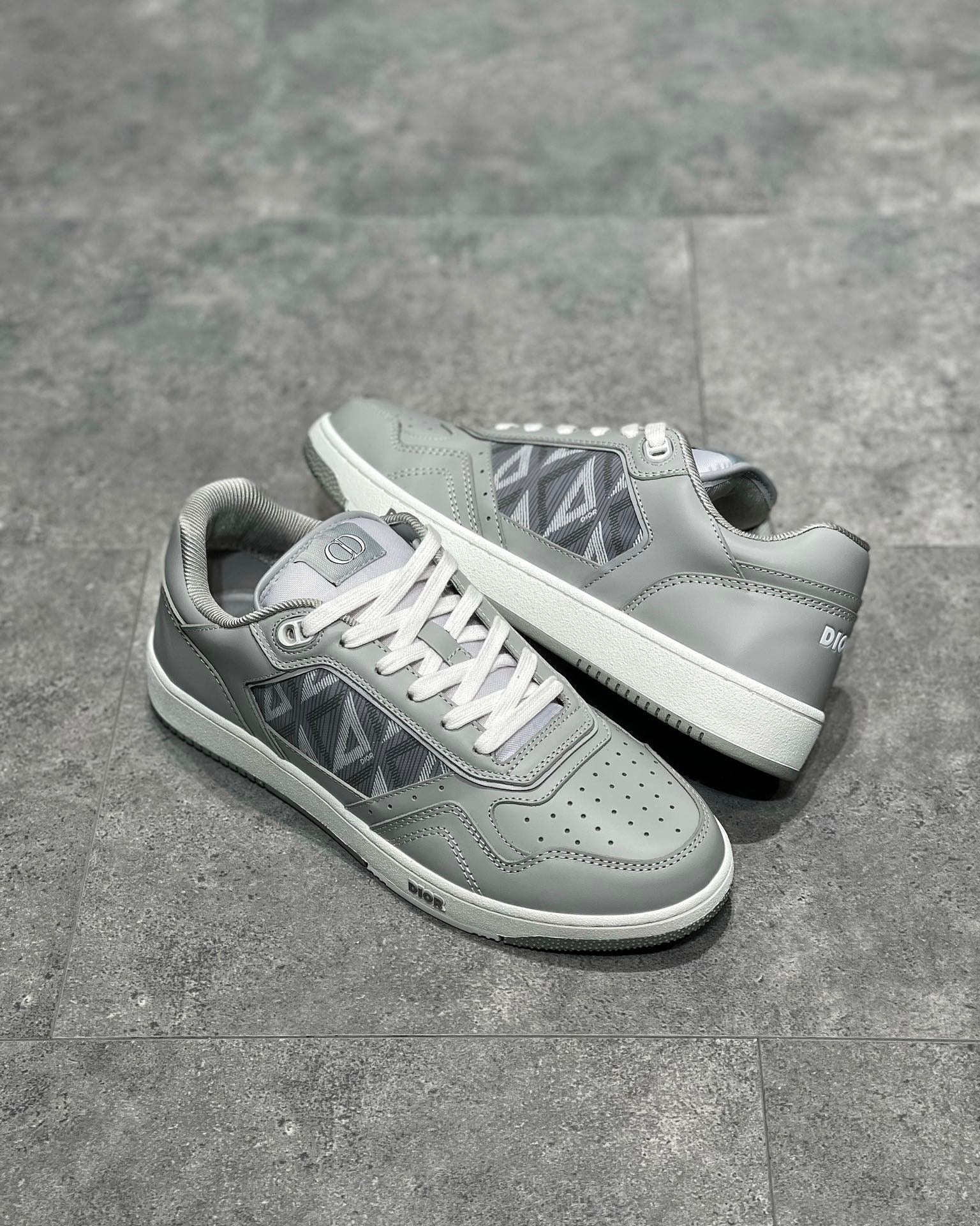 DIO Sneakers