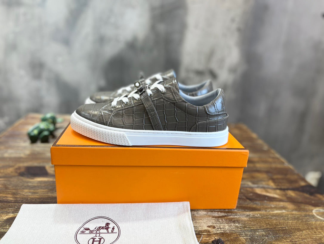 HERM Sneakers