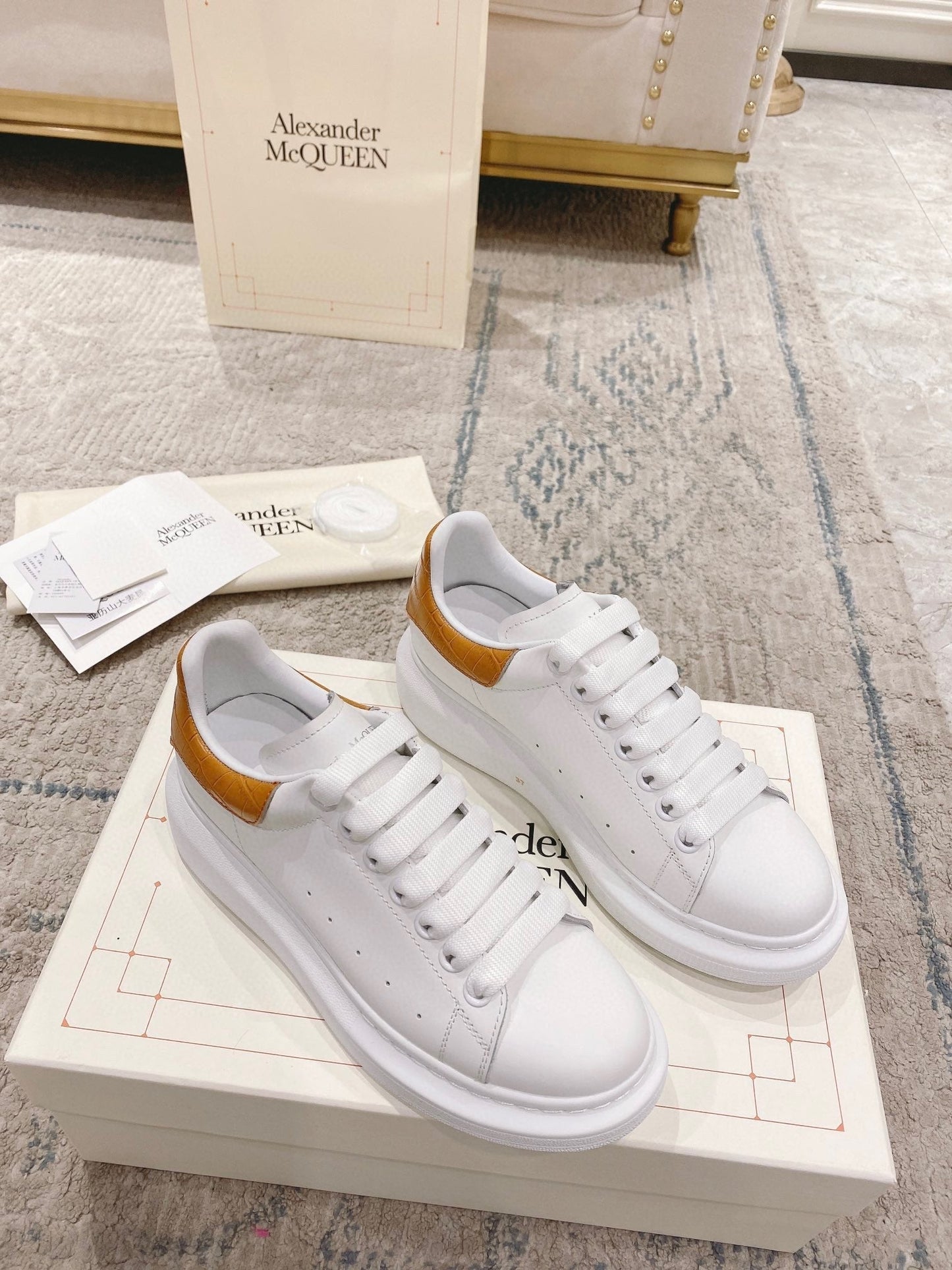 Sneakers & Shoes