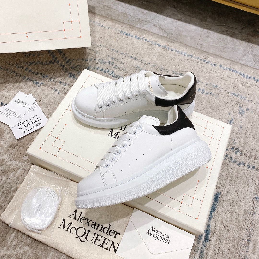 Sneakers & Shoes
