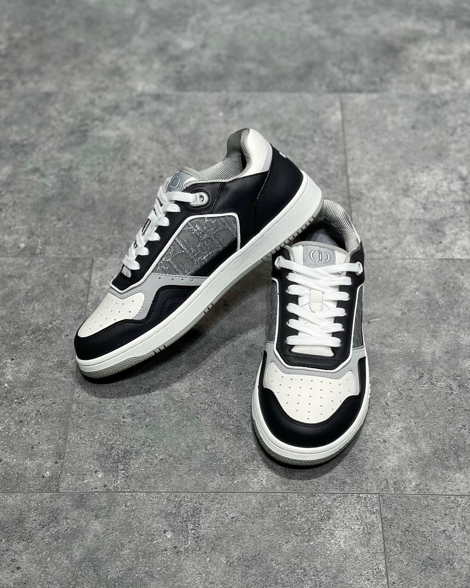 DIO Sneakers