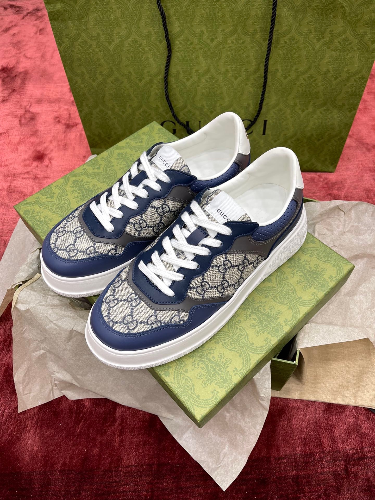 Sneakers & Shoes