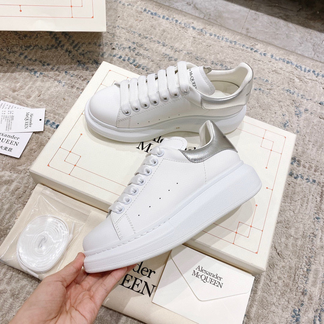 Sneakers & Shoes