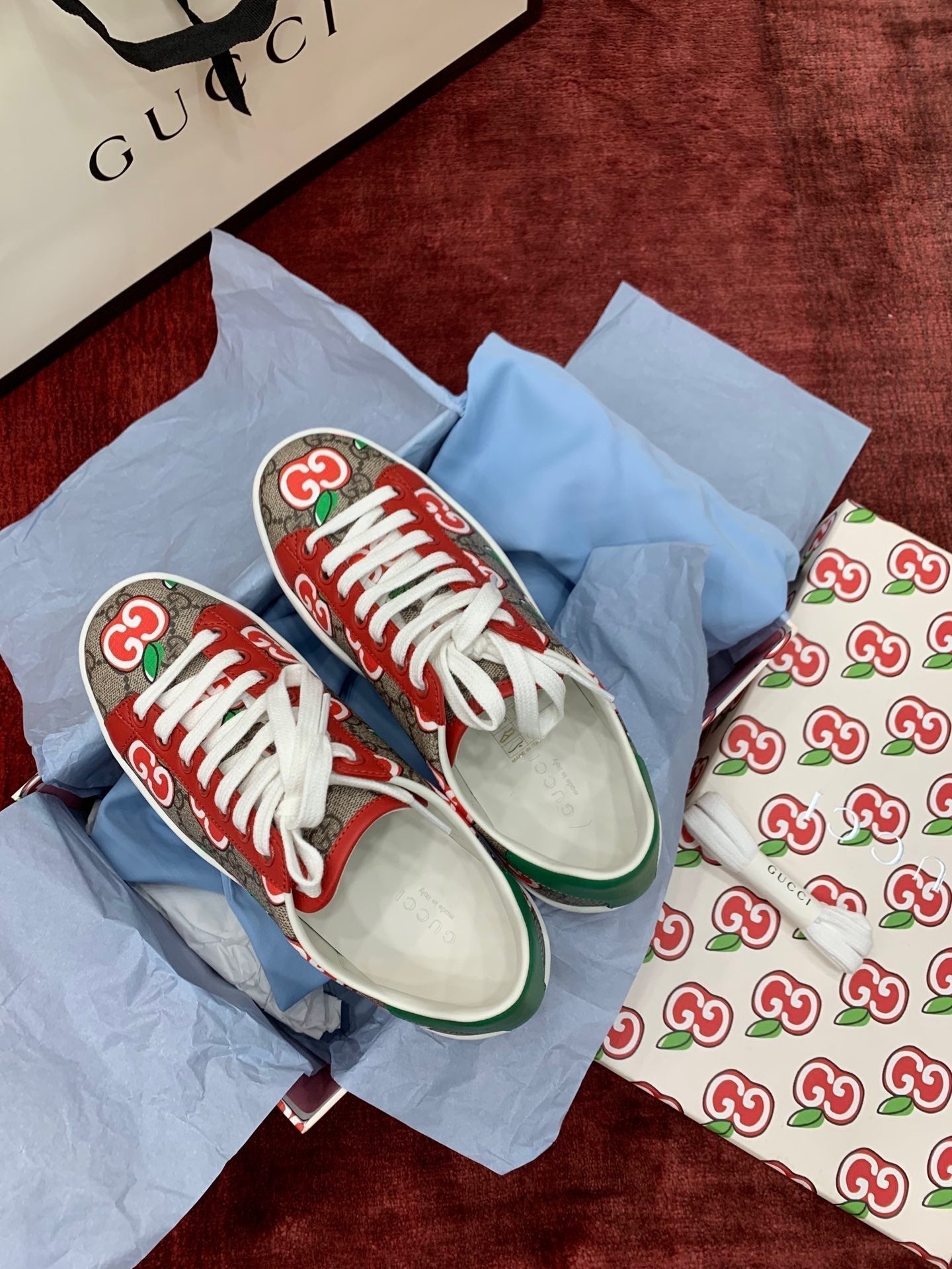 Sneakers & Shoes