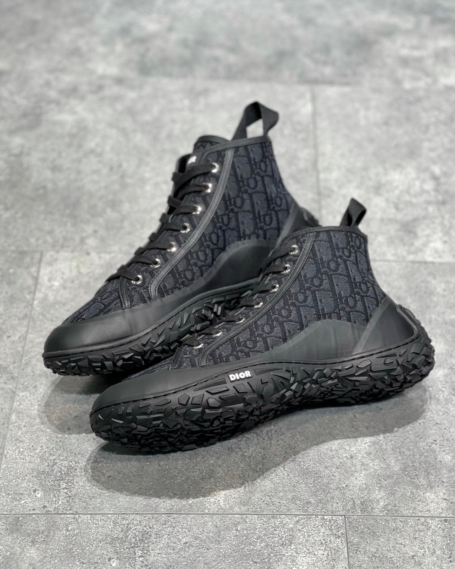 DIO Sneakers
