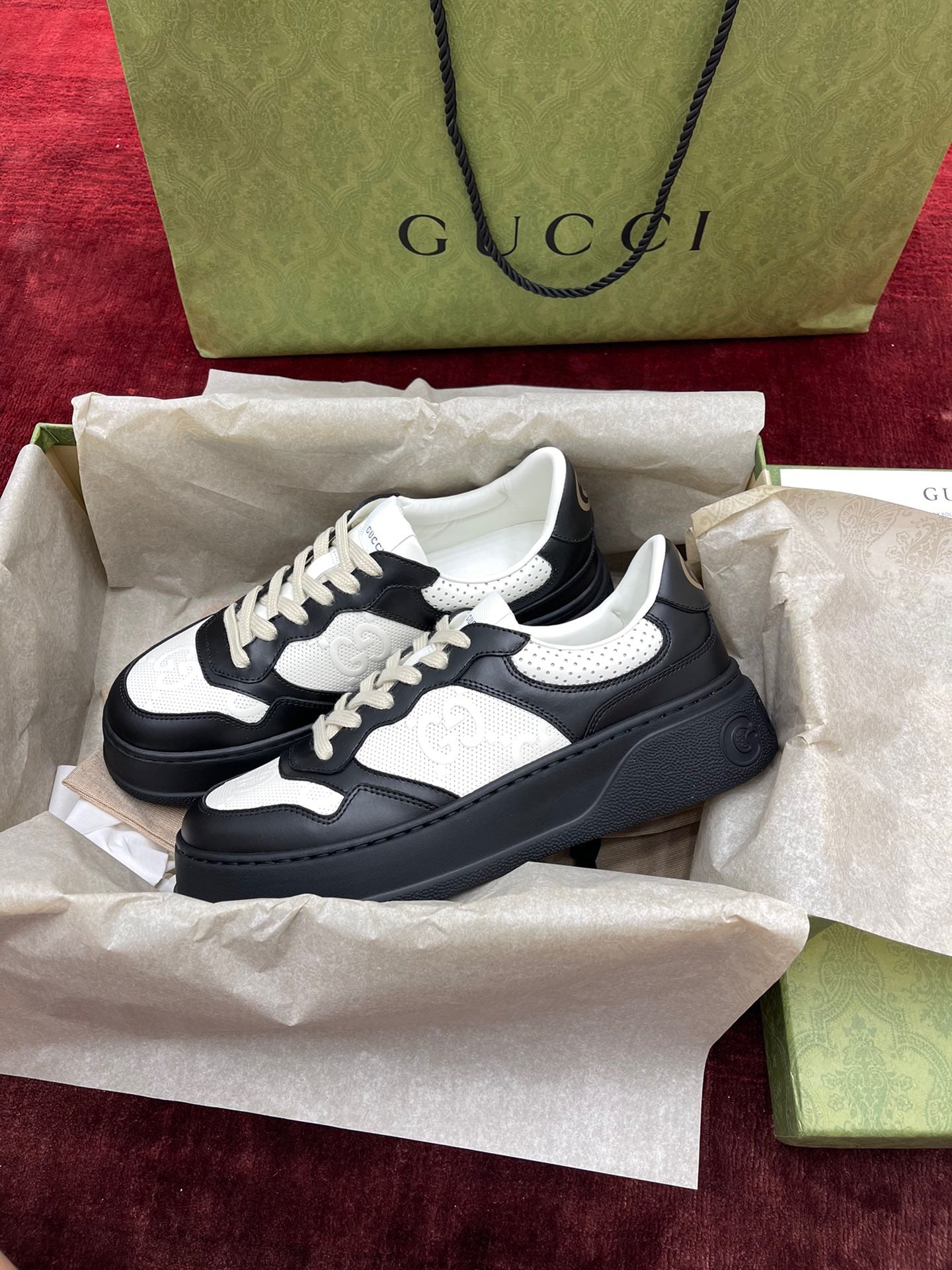 Sneakers & Shoes