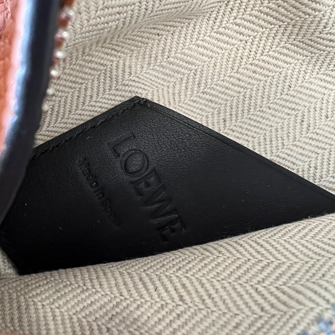 LO Sling Bag