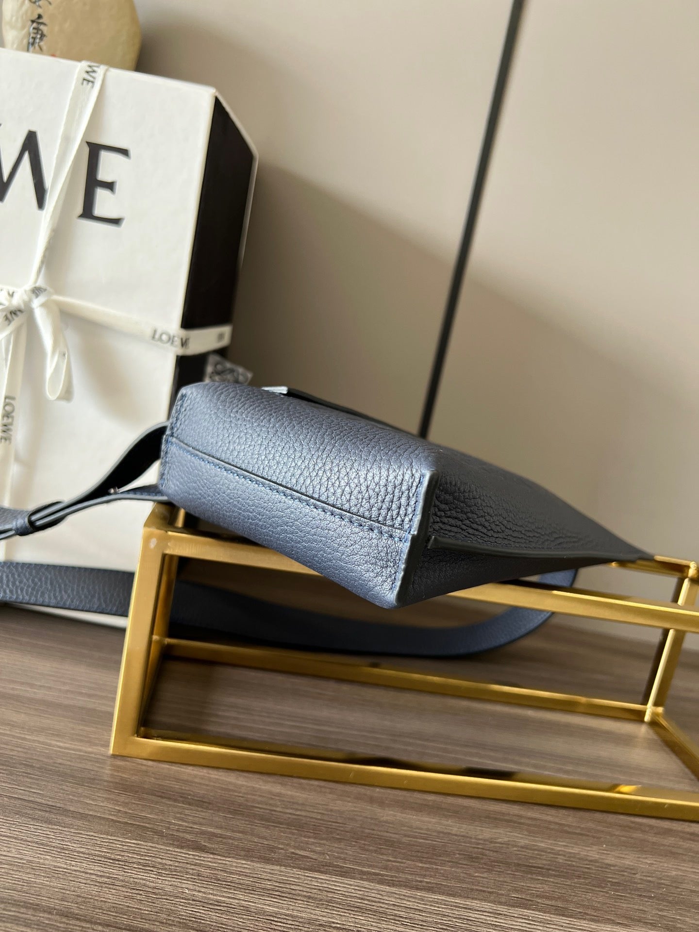 LO Sling Bag