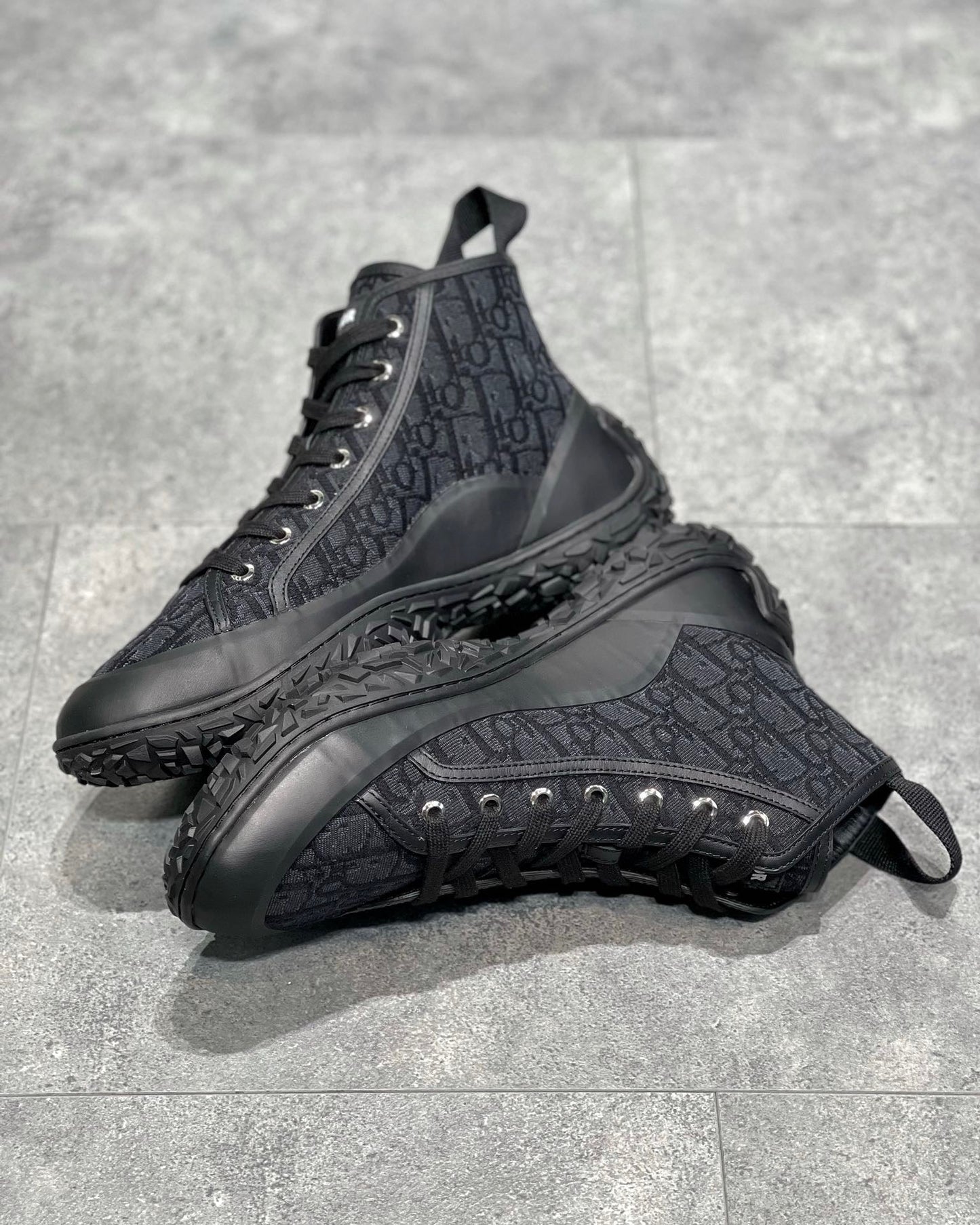 DIO Sneakers